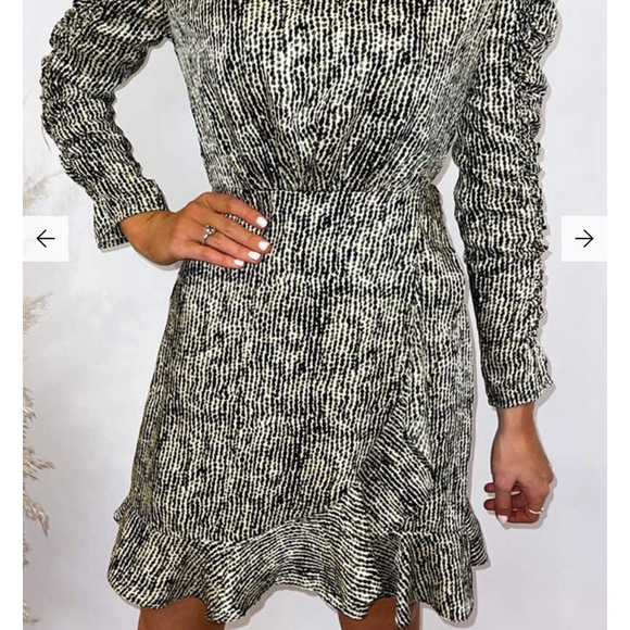 AX Paris Green Printed Ruched Sleeve Frill Hem Dress - Picture 4 of 11